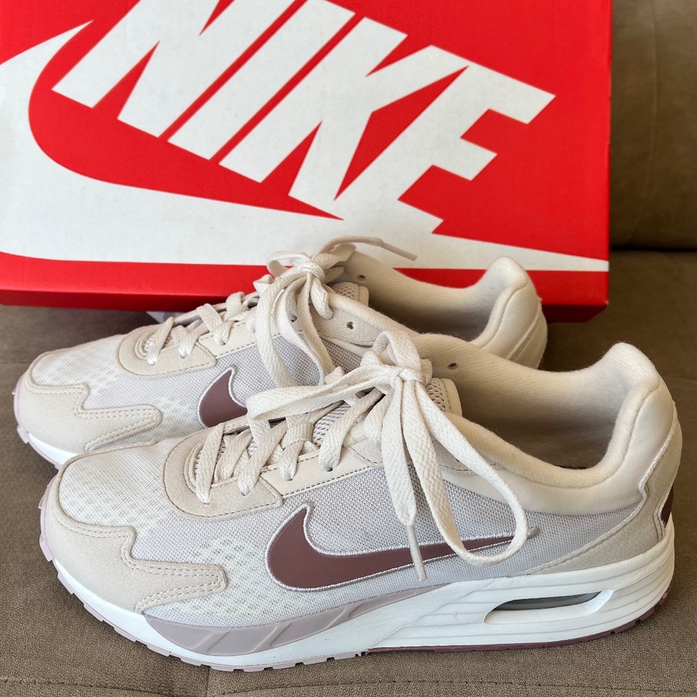 NIB - Nike Air Max Solo Sneaker